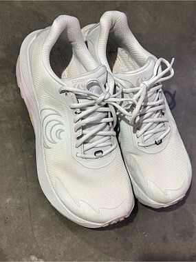 Topo Athletic Women's MTN racer 4